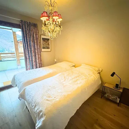 Ski-in Ski-out Mountain View With Balcony شقة