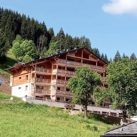 Ski-in Ski-out Mountain View With Balcony شقة